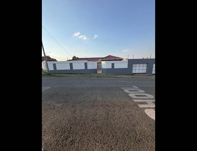 3 BEDROOM HOUSE FOR SALE IN SOUTH HILLS